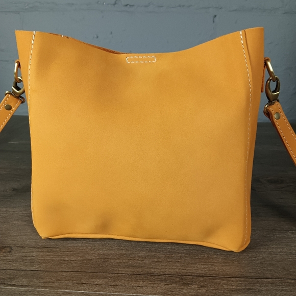 Portland Leather Butterfly Bucket Bag - Picture 2 of 16